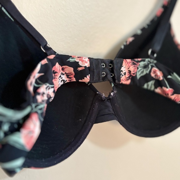 La Vie En Rose Black and Pink Floral Bra with Underwire Support 34C - Picture 9 of 9
